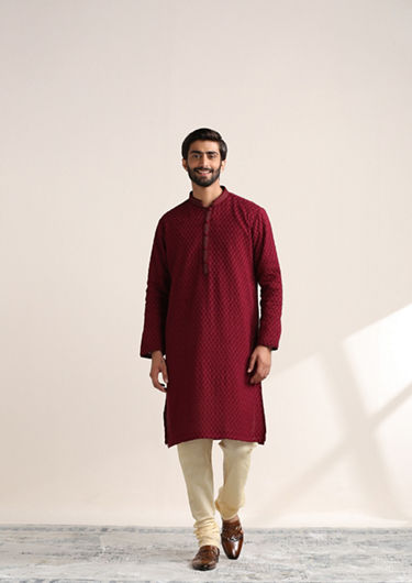 alt message - Twamev Men Minimalist Maroon Kurta Set image number 2