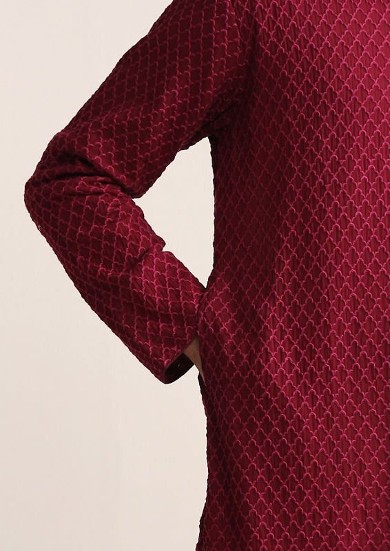 Twamev Men Minimalist Maroon Kurta Set image number 3