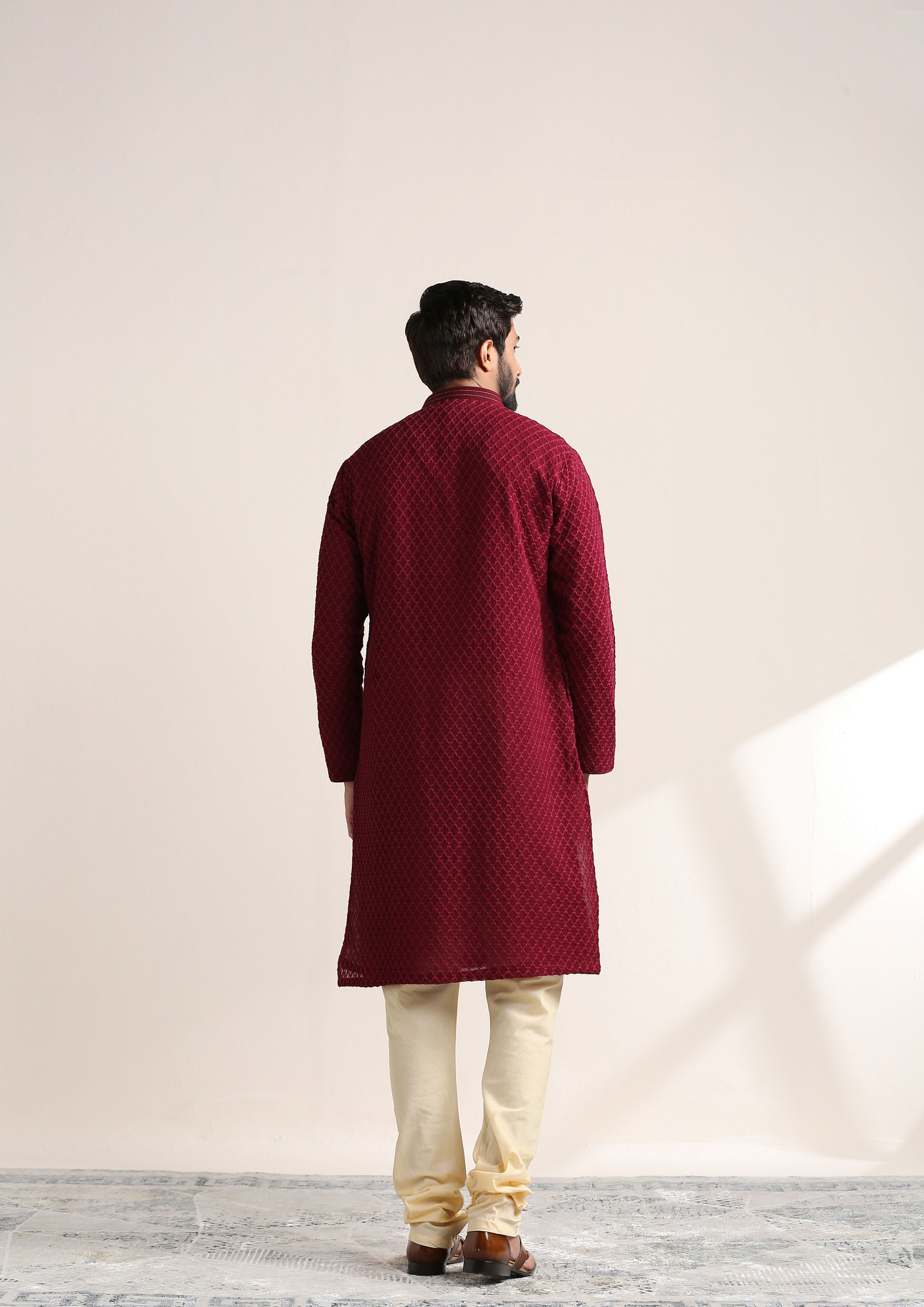 Twamev Men Minimalist Maroon Kurta Set image number 4