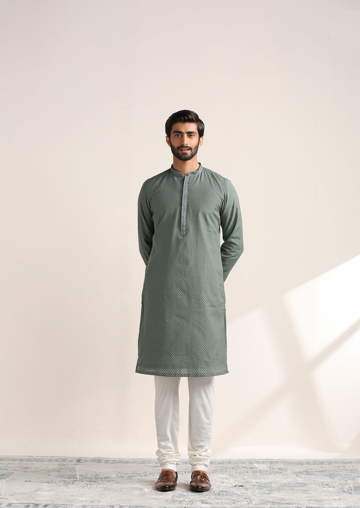 alt message - Twamev Men Gossamer Green Jacquard Patterned Kurta Set image number 2