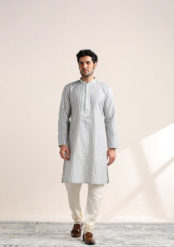 Twamev Men Silver Grey Chevron Printed Kurta Set