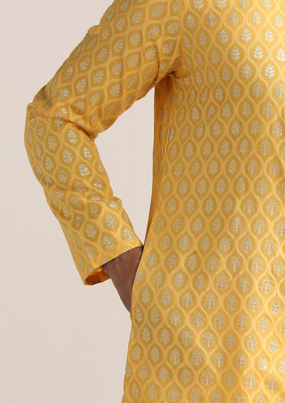 Twamev Men Golden Yellow Jacquard Patterned Kurta Set image number 3