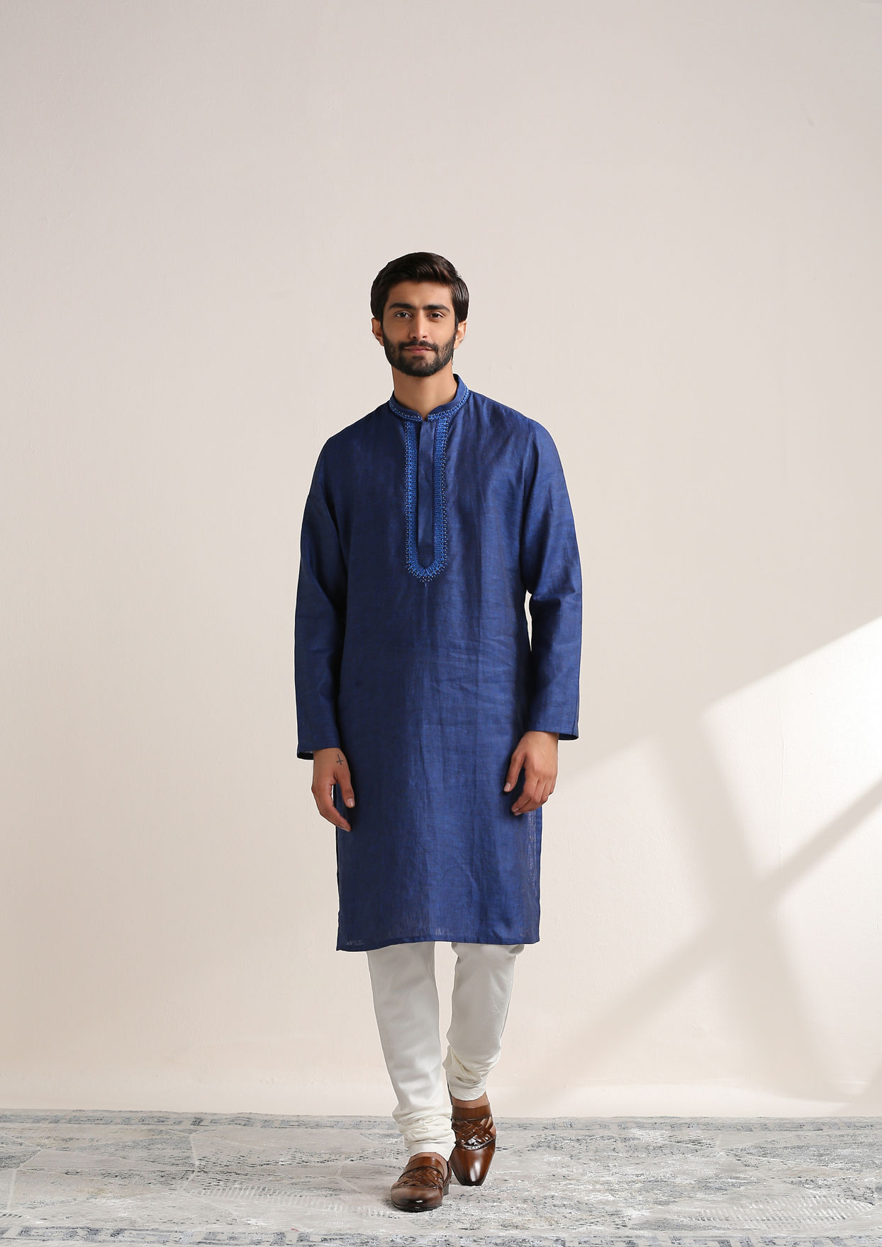 alt message - Twamev Men Midnight Sapphire Blue Embroidered Neck Kurta Set image number 2