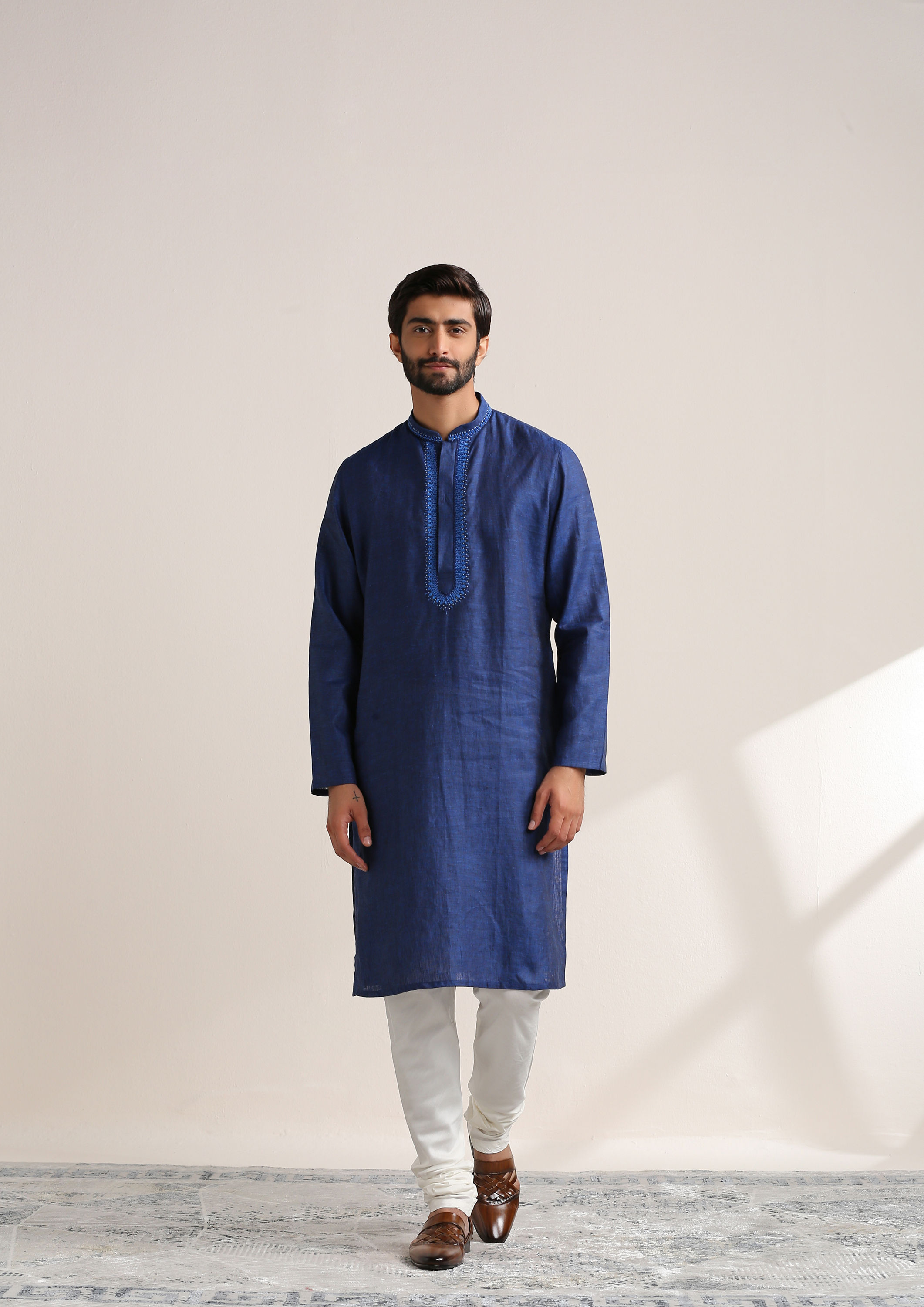 Twamev Men Midnight Sapphire Blue Embroidered Neck Kurta Set image number 2