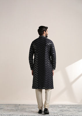 alt message - Twamev Men Navy Blue Sequin Embroidered Kurta Set image number 4