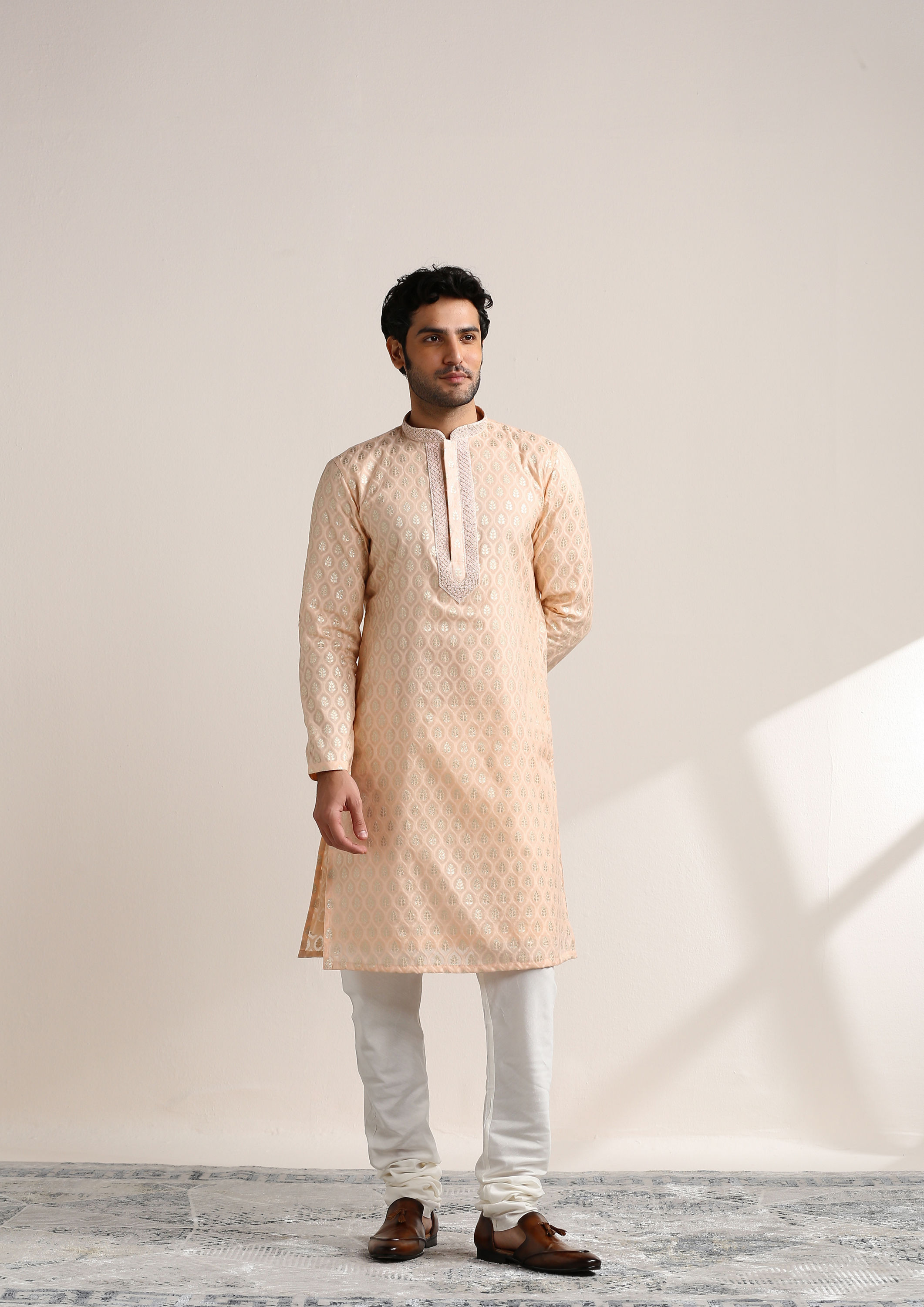 Twamev Men Scallop Shell Pink Jacquard Patterned Kurta Set