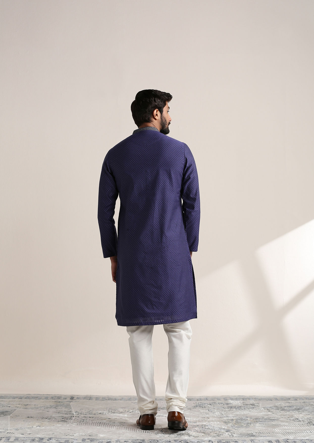 alt message - Twamev Men Deep Blue Jacquard Patterned Kurta Set image number 4