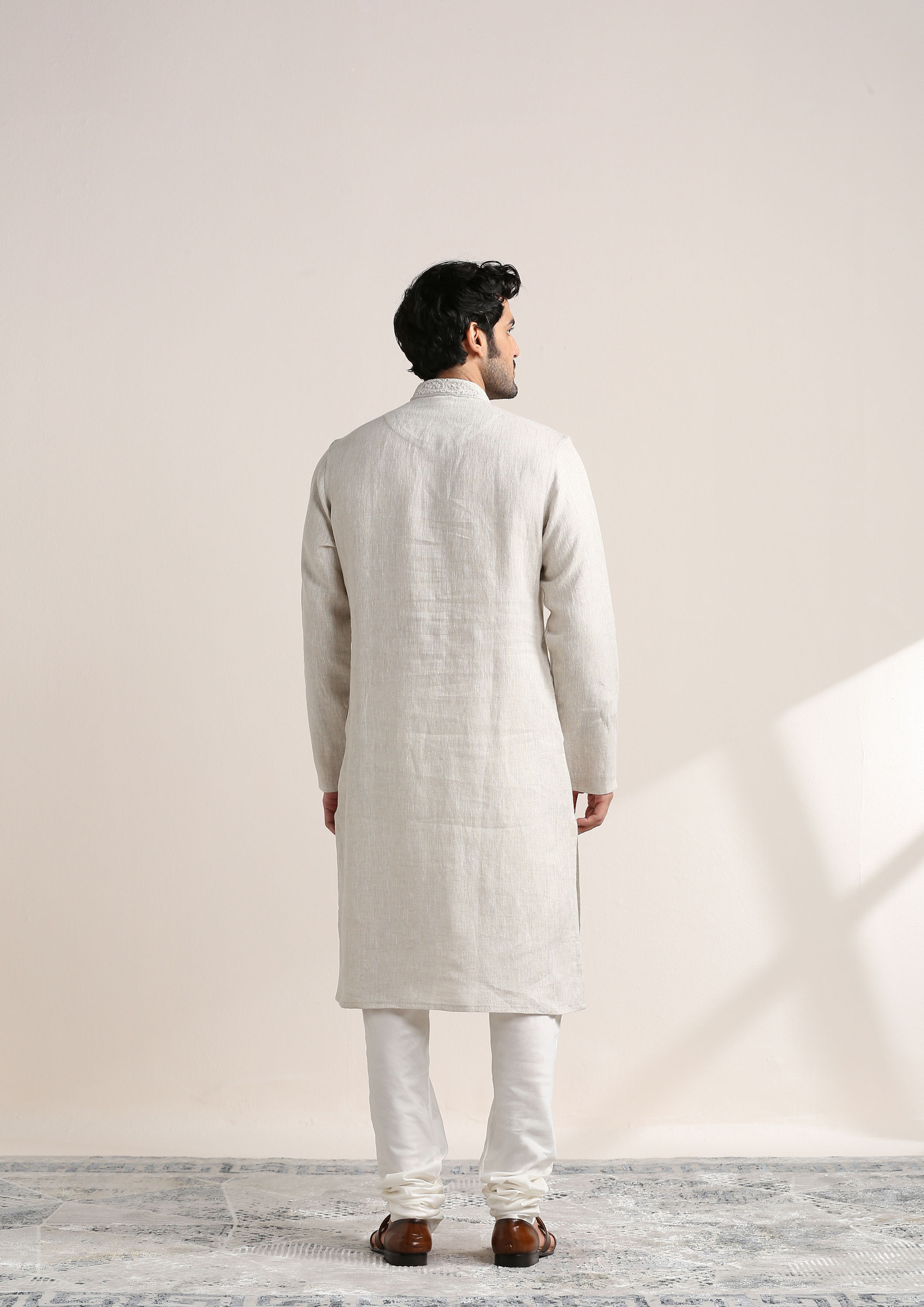 alt message - Twamev Men Lily White Embroidered Placket Kurta Set image number 4