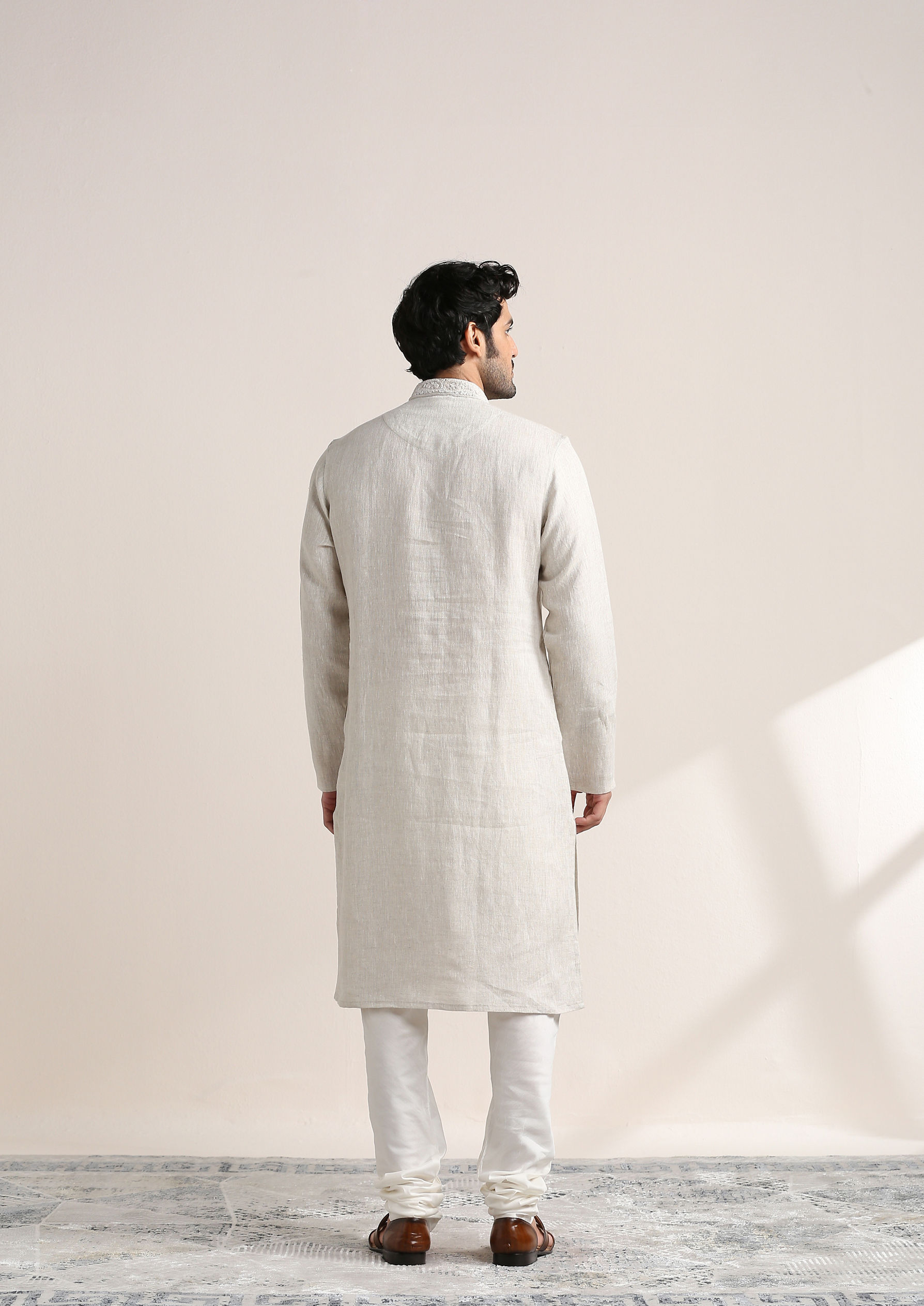 alt message - Twamev Men Lily White Embroidered Placket Kurta Set image number 4