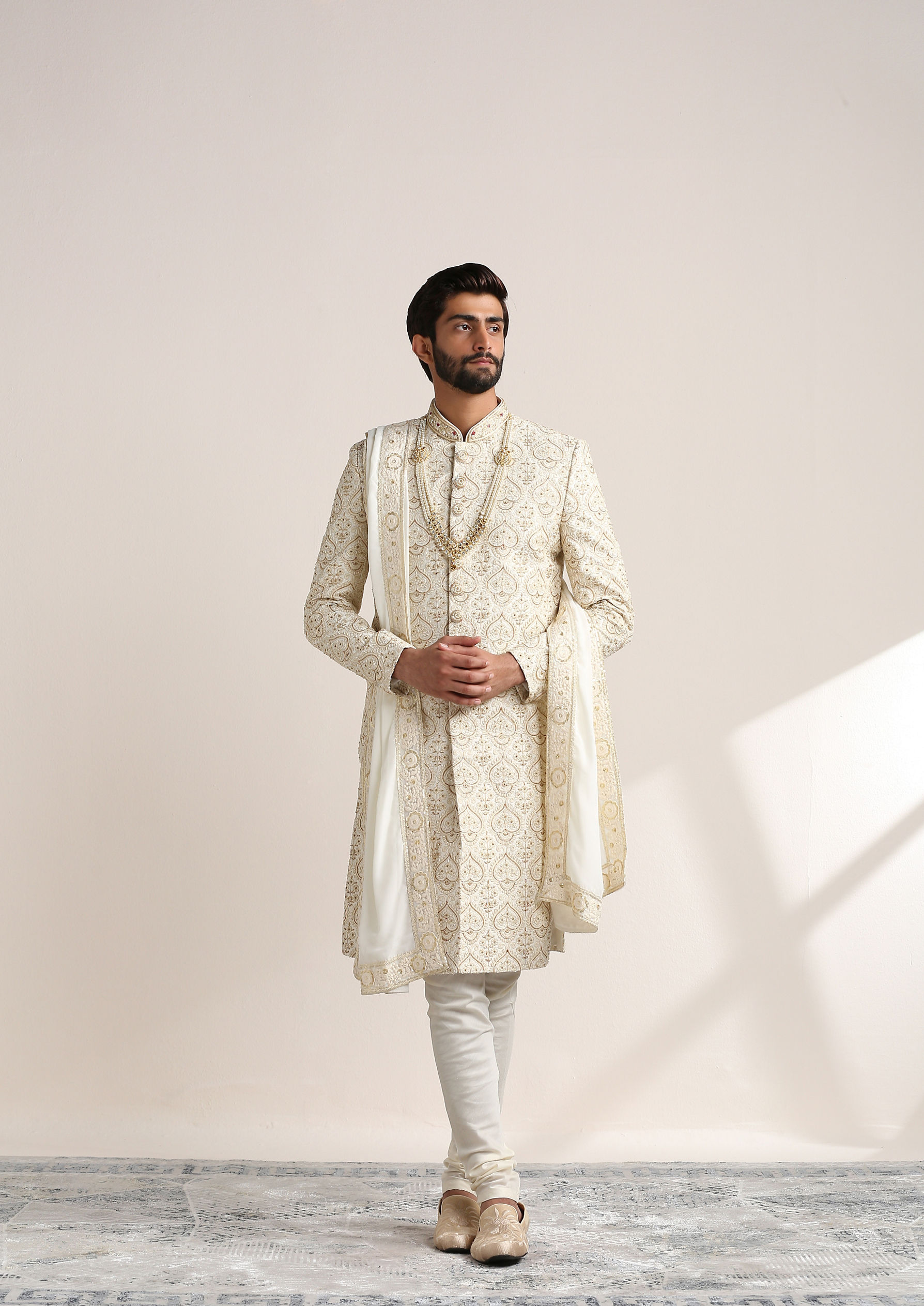 Twamev Men Pristine White Patterned Sherwani