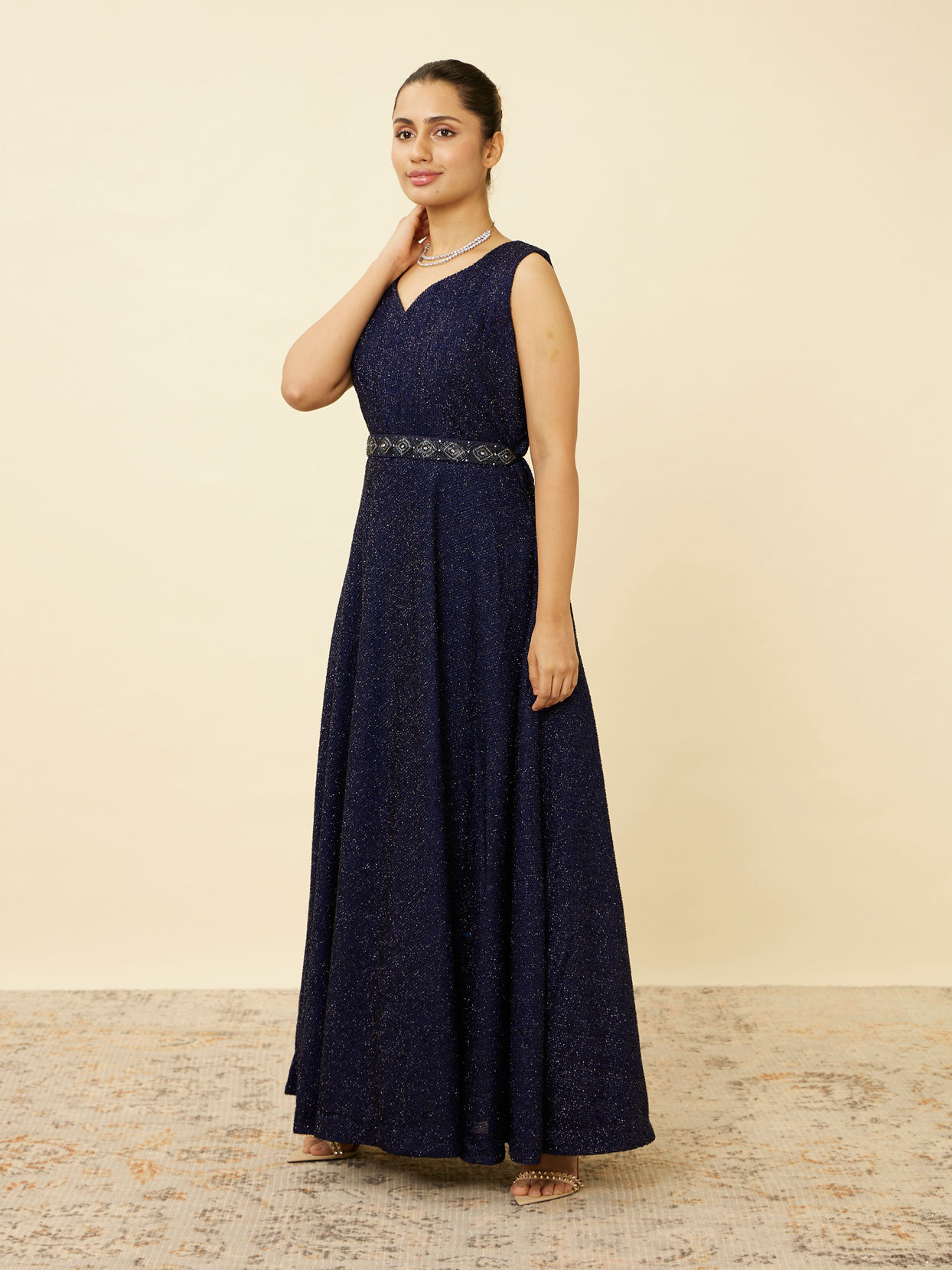 alt message - Mohey Women Navy Blue Shimmery Gown image number 3