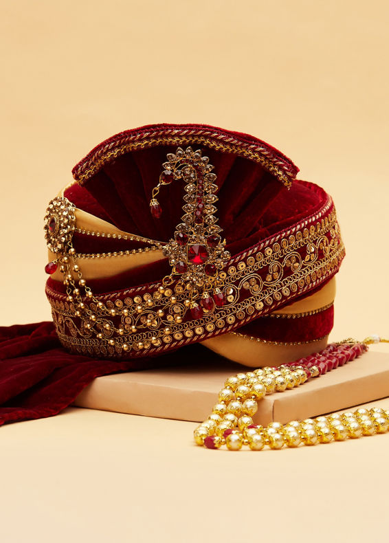 Manyavar Men Maroon And Gold Brooch Embellished Safa