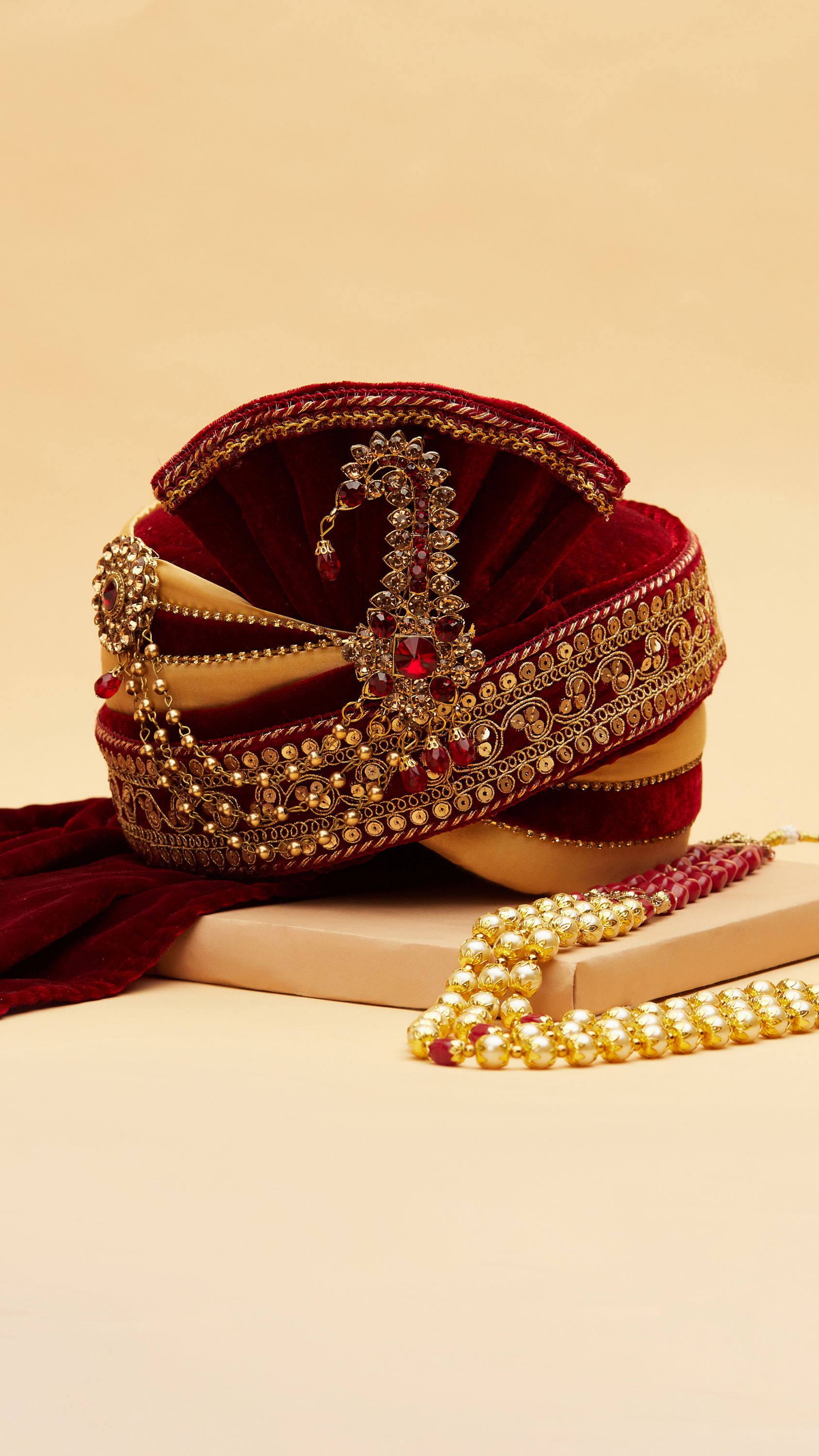 Manyavar Men Maroon And Gold Brooch Embellished Safa