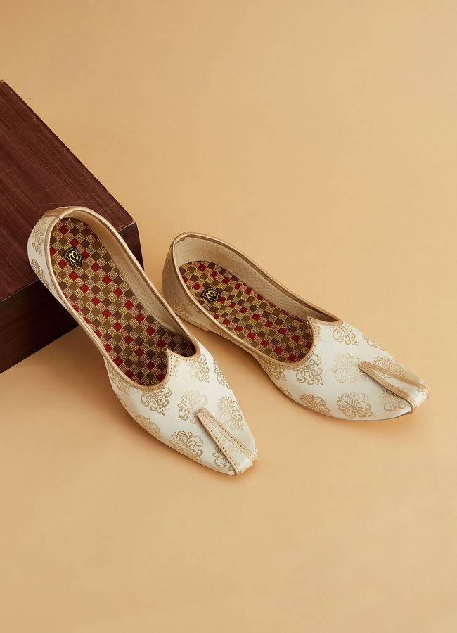 Manyavar Men Biscuit Self Design Jooti