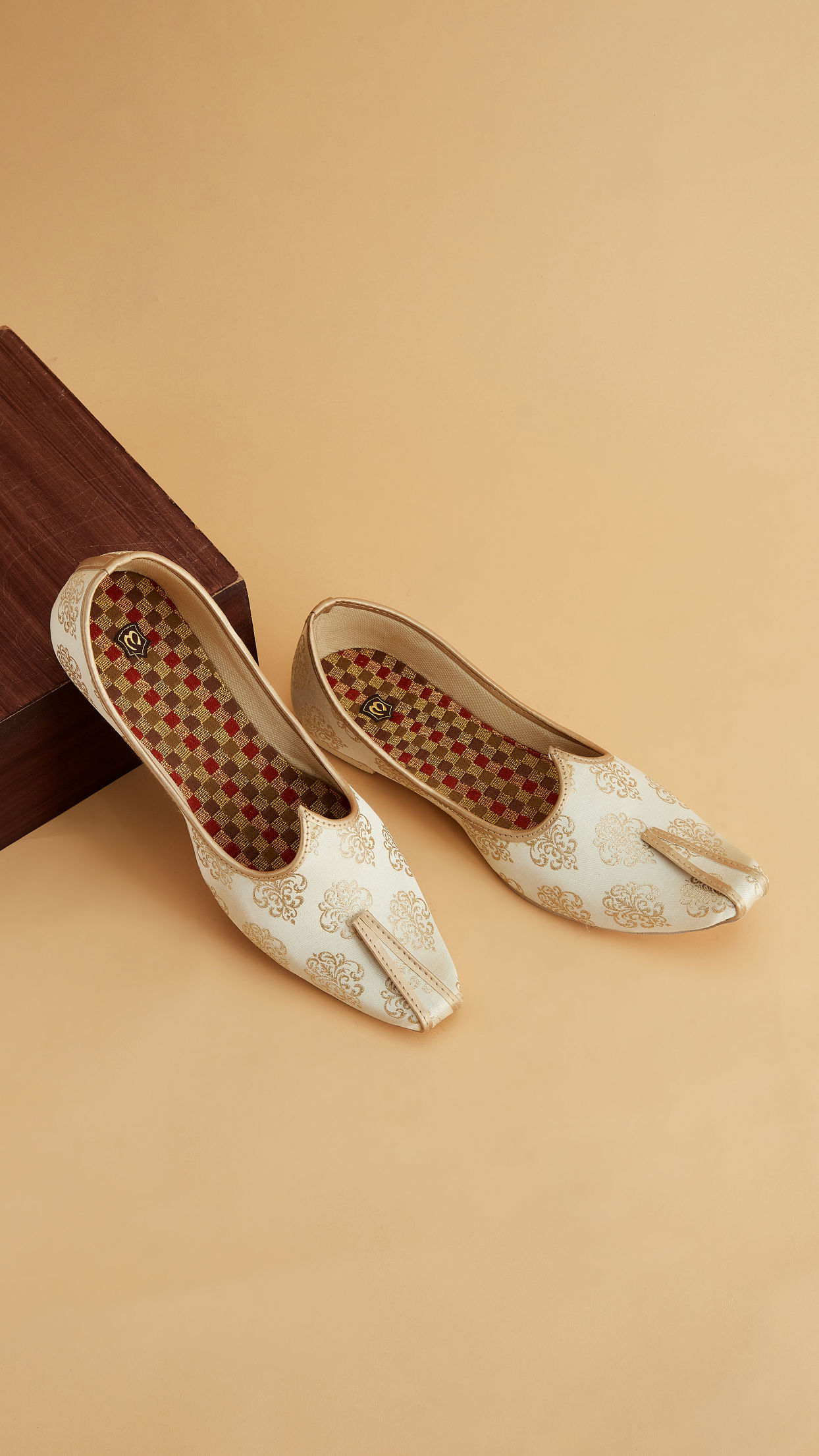 Manyavar Men Biscuit Self Design Jooti