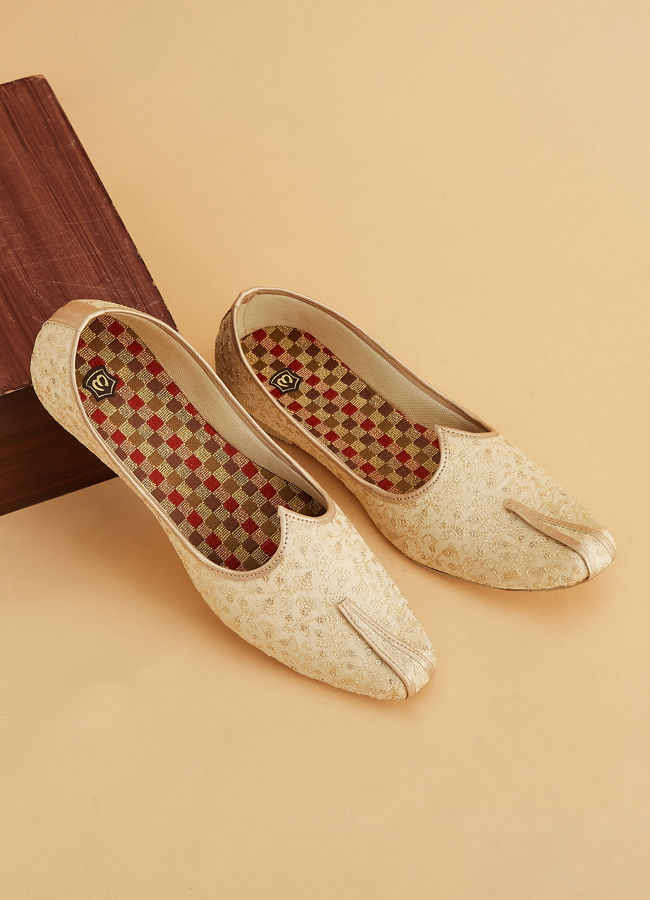 Manyavar Men Biscuit Jooti