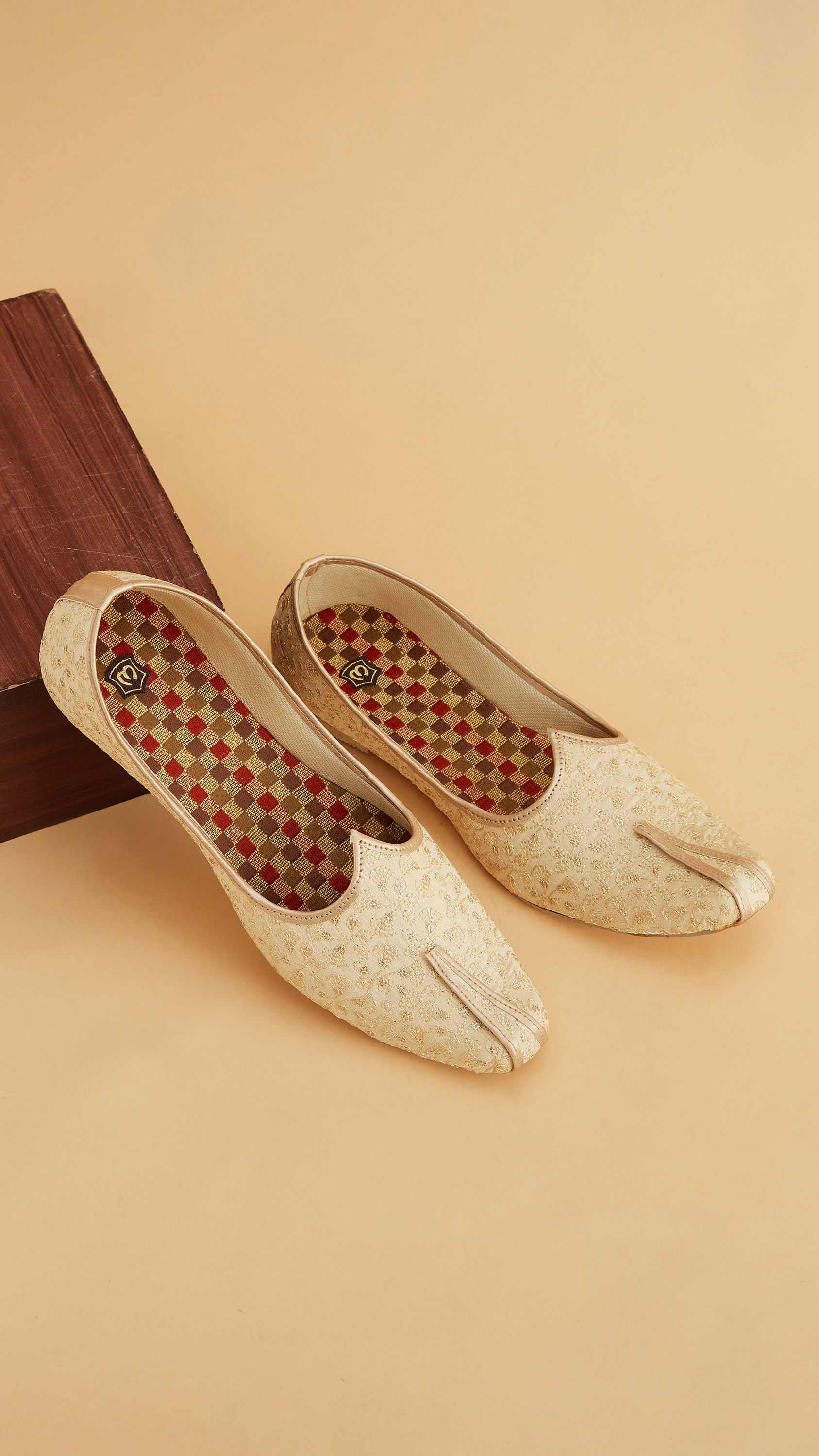Manyavar Men Biscuit Juti