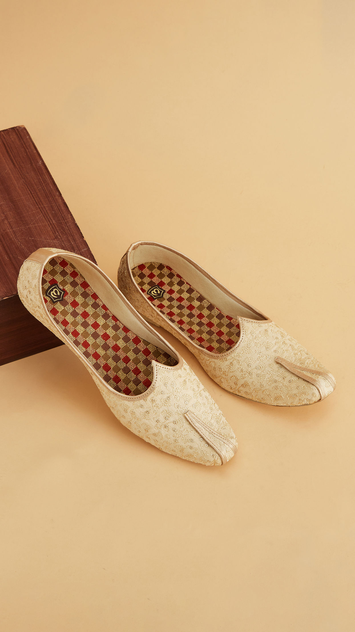 Manyavar Men Biscuit Jooti