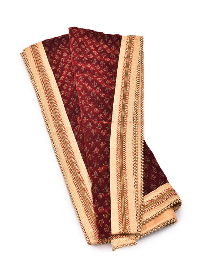 alt message - Manyavar Men Maroon Velvet Dupatta image number 2