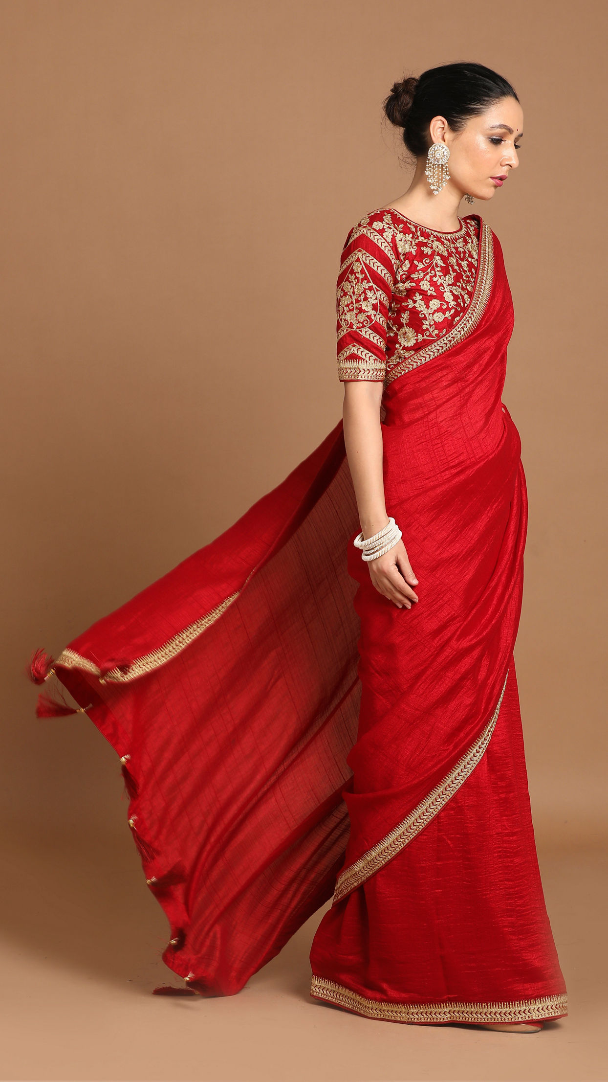 alt message - Mohey Women Splendid Dark Red Saree image number 3