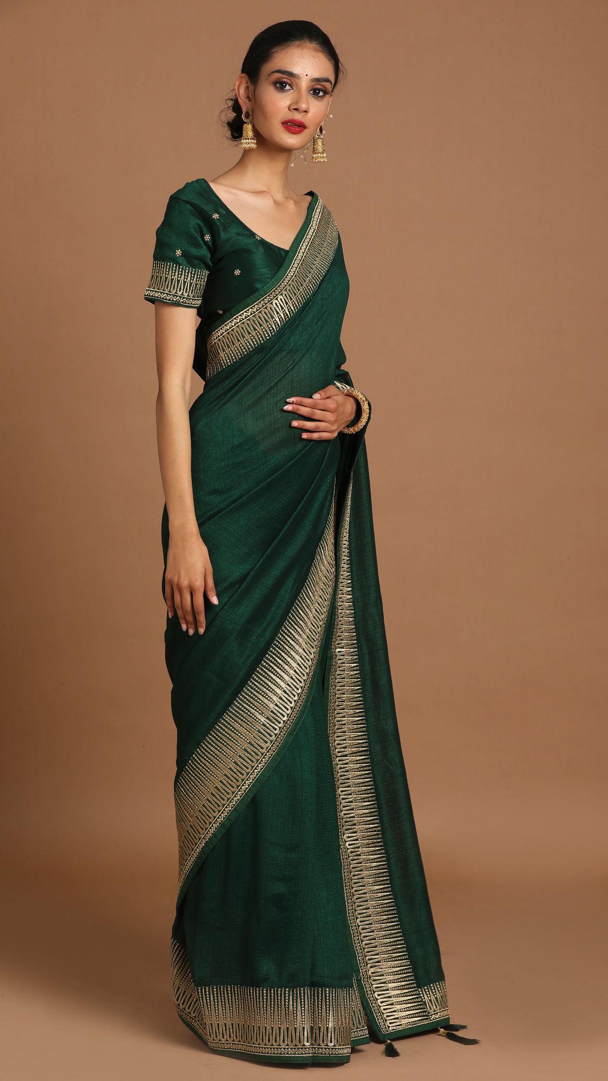 alt message - Mohey Women Bodacious Bottle Green Saree image number 3