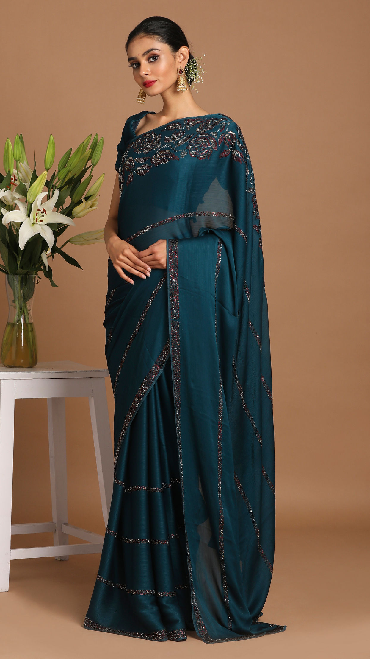 alt message - Mohey Women Bold Blue Chiffon Saree image number 3