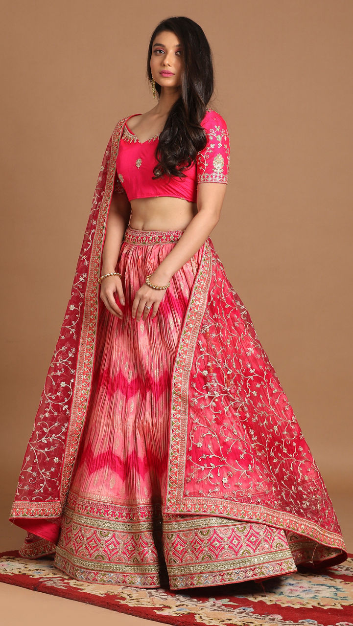 Mohey Women Mesmerizing Rani Pink Benarasi Lehenga