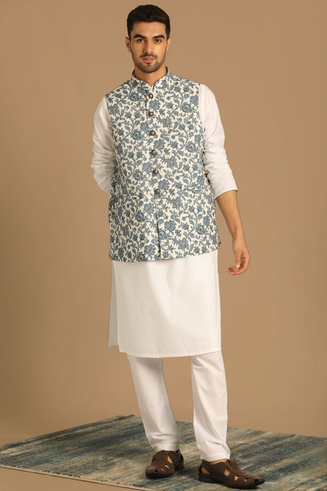 alt message - Manyavar Men Fashionable Light Hued Jacket image number 1