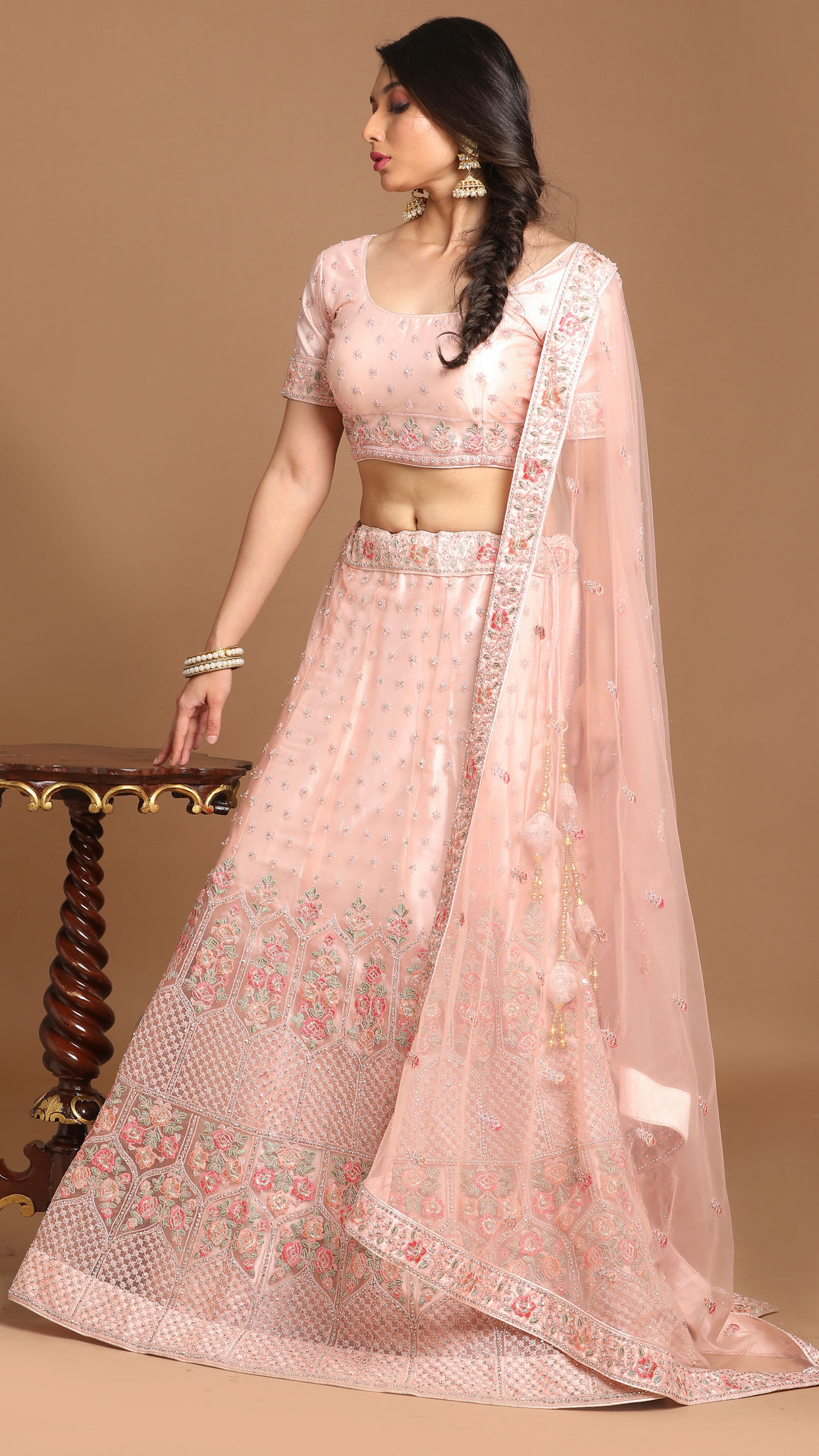 alt message - Mohey Women Light Pink Embellished Lehenga image number 2