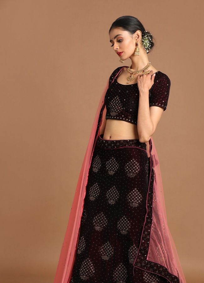 alt message - Mohey Women Luxurious Wine Red Velvet Lehenga image number 2