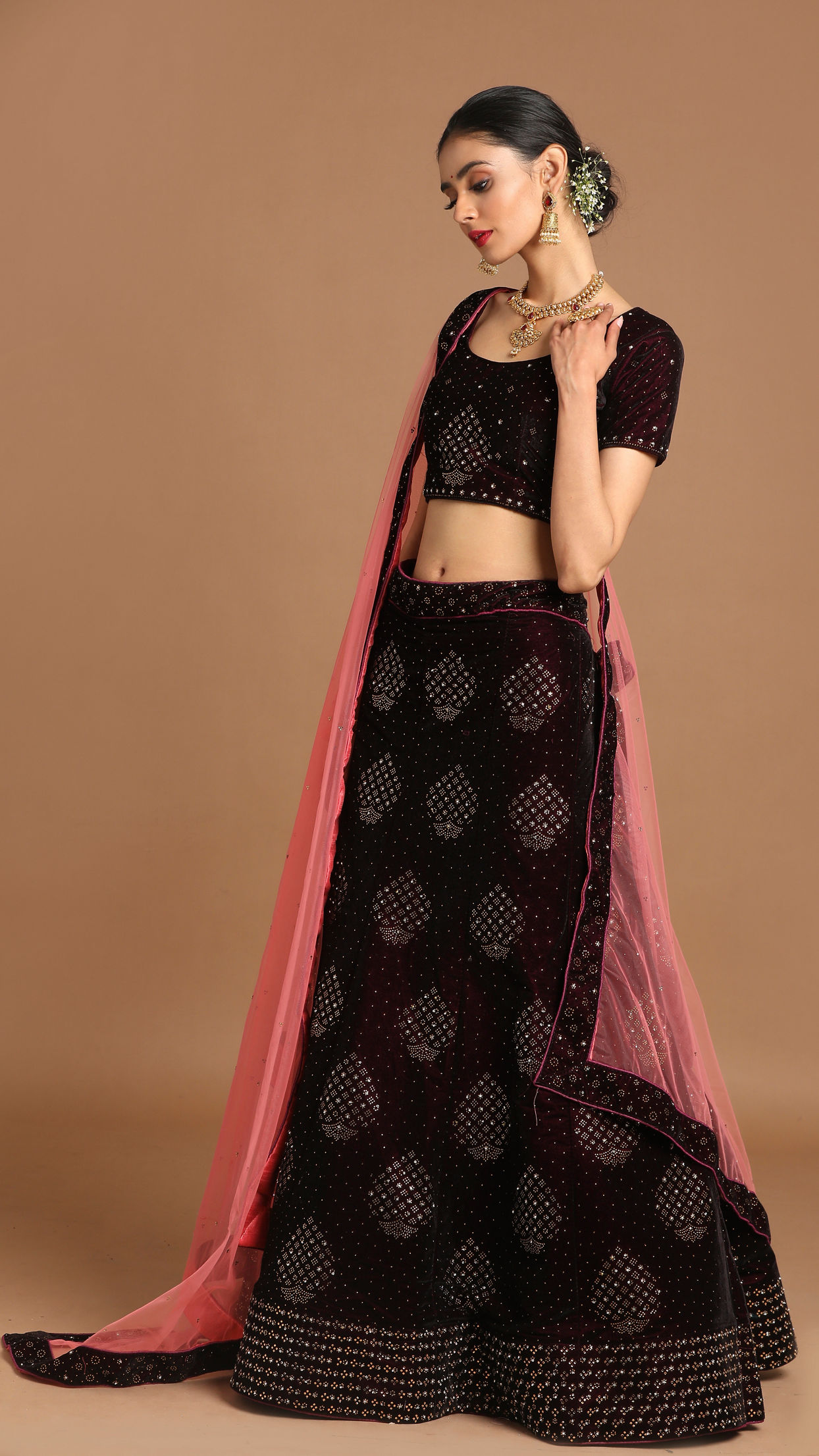 alt message - Mohey Women Luxurious Wine Red Velvet Lehenga image number 2