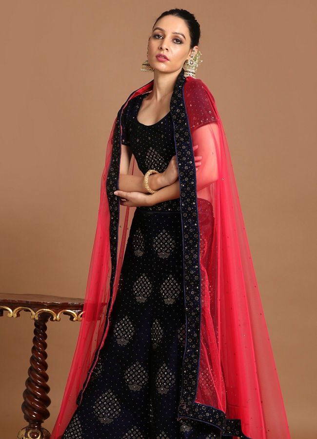 alt message - Mohey Women Luxurious Indigo Blue Velvet Lehenga image number 2