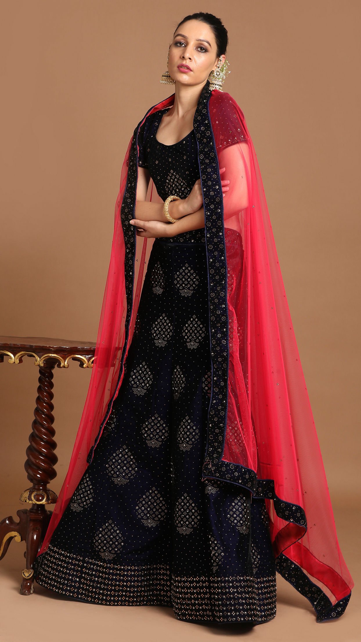 alt message - Mohey Women Luxurious Indigo Blue Velvet Lehenga image number 2