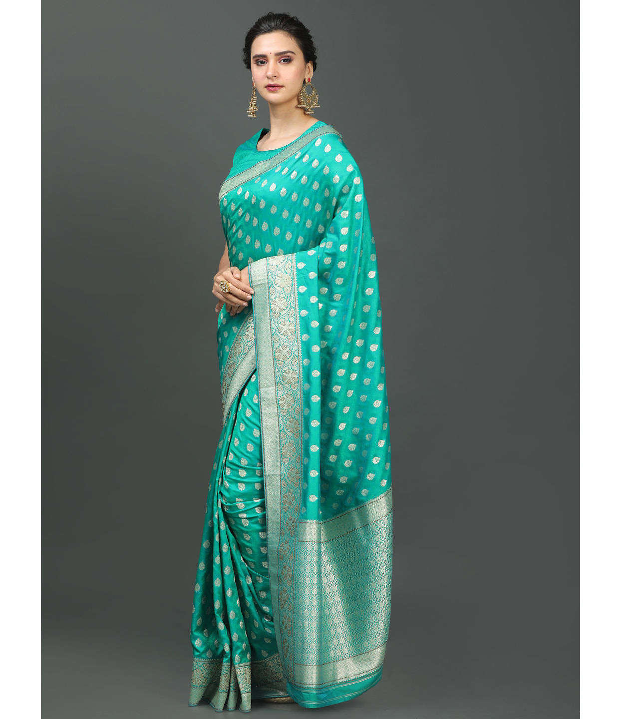 Mohey Women Desirable Dark Green Saree