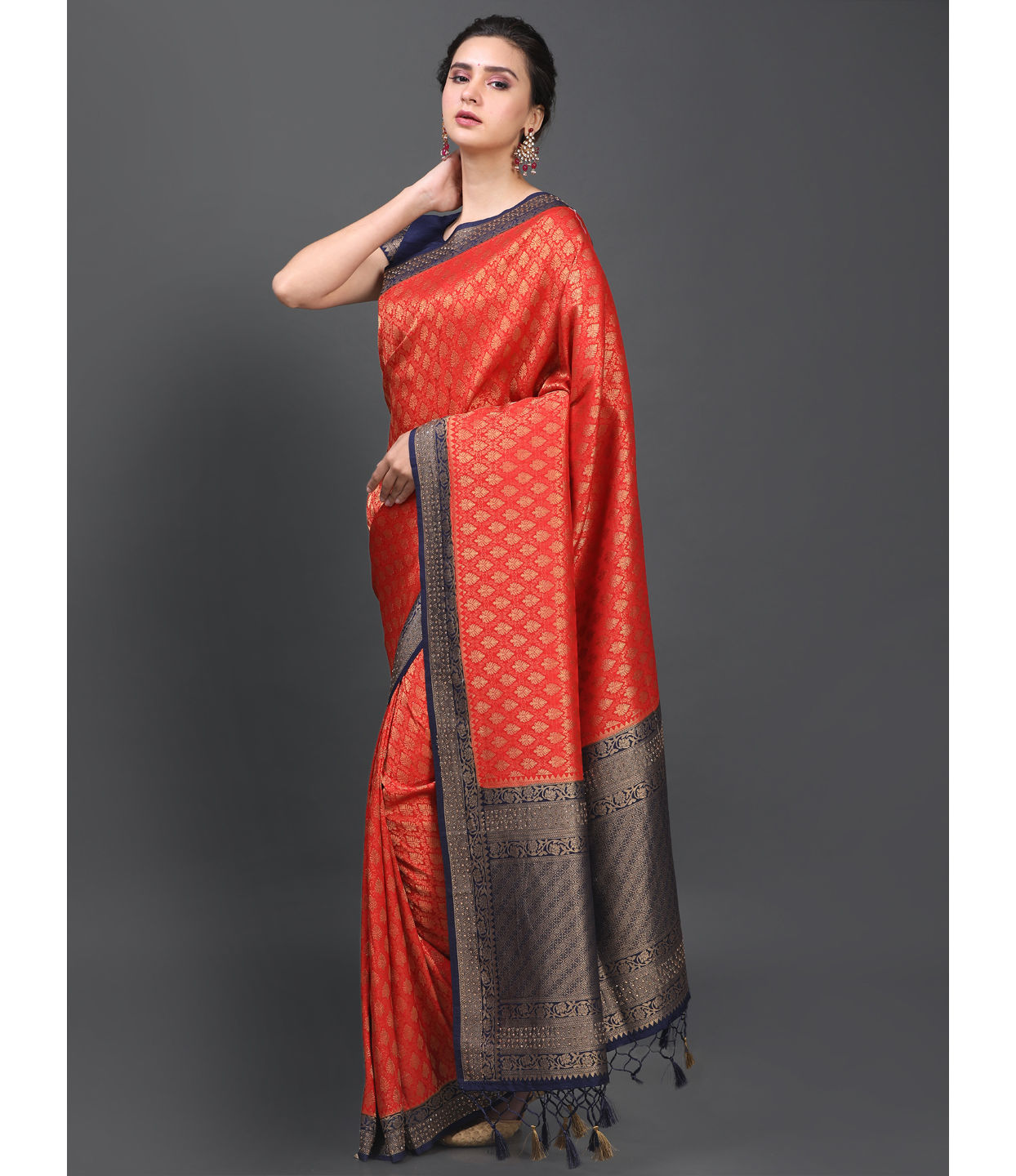 alt message - Mohey Women Elegant Red Saree image number 3