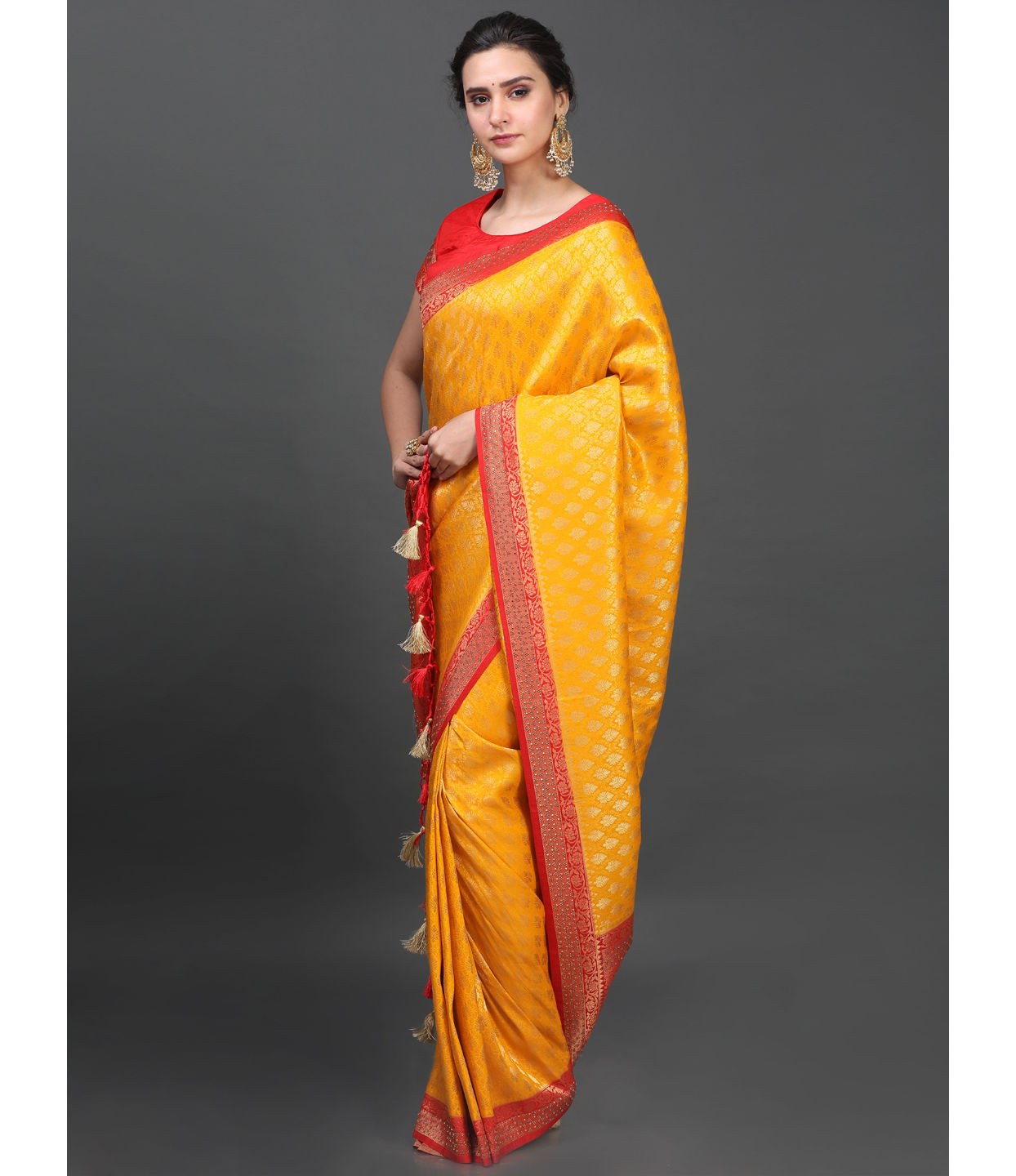 alt message - Mohey Women Blissful Mustard Yellow Saree image number 3