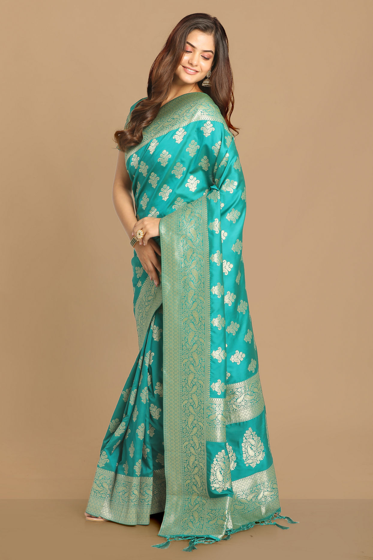 Mohey Women Sensuous Sea Green Saree