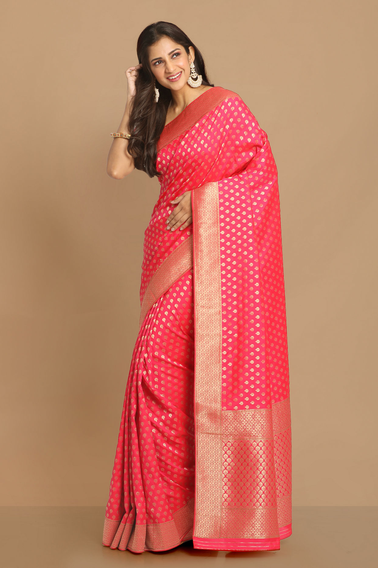 Mohey Women Enchanting Rani Pink Saree