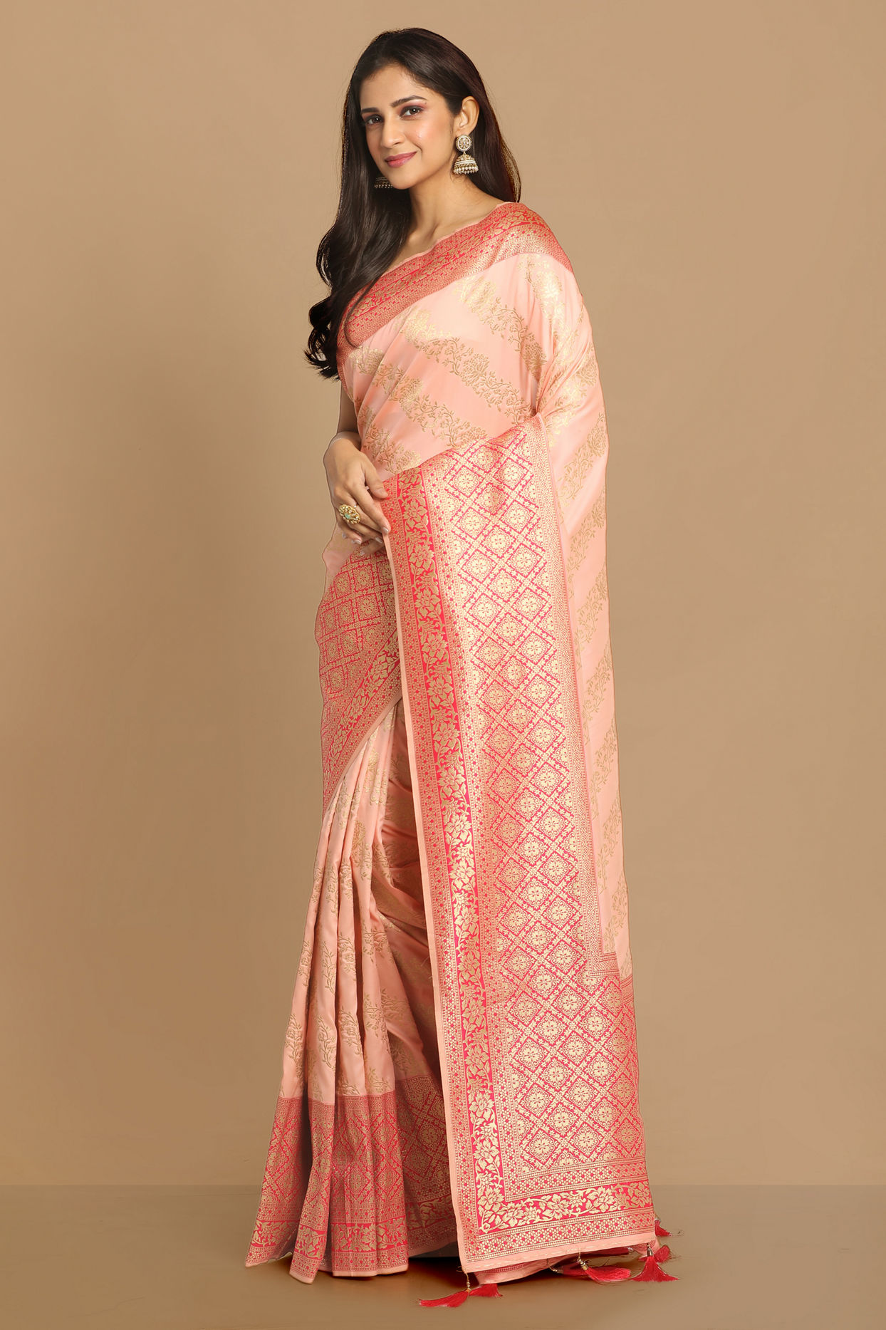 alt message - Mohey Women Graceful Light Pink Saree image number 4