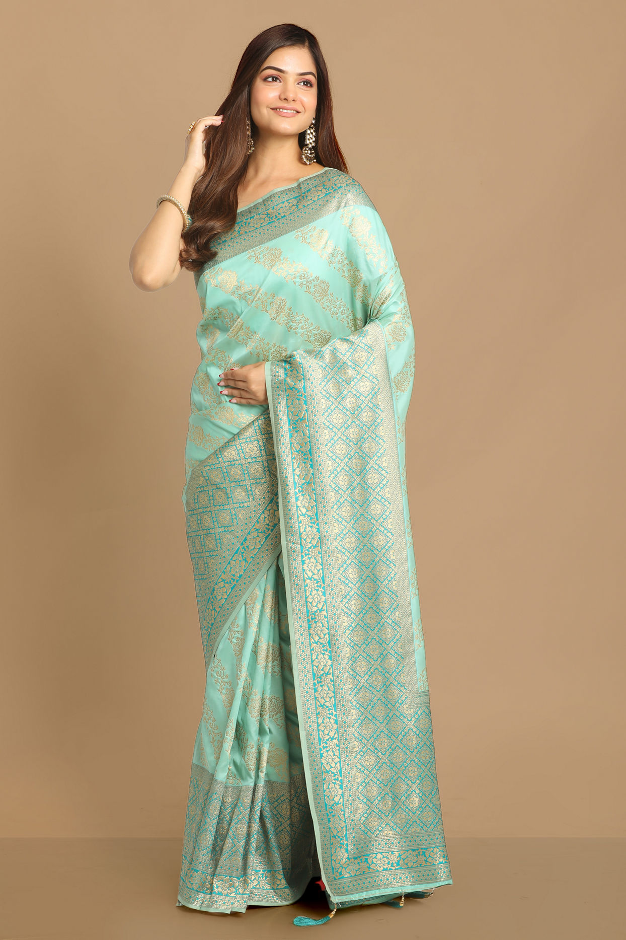 alt message - Mohey Women Enchanting Blue Designer Saree image number 0