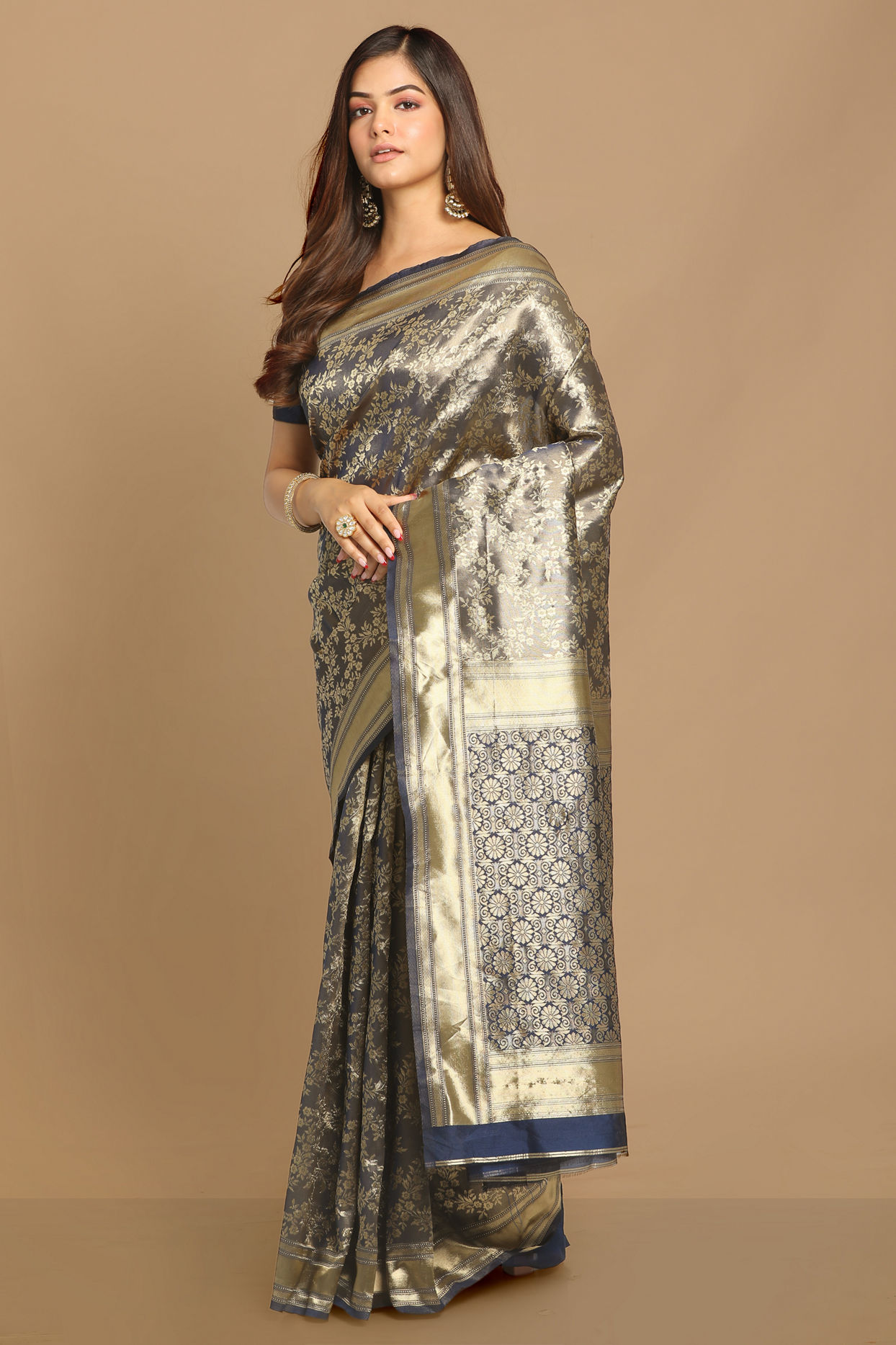 Mohey Women Magnificent Purple Designer Saree