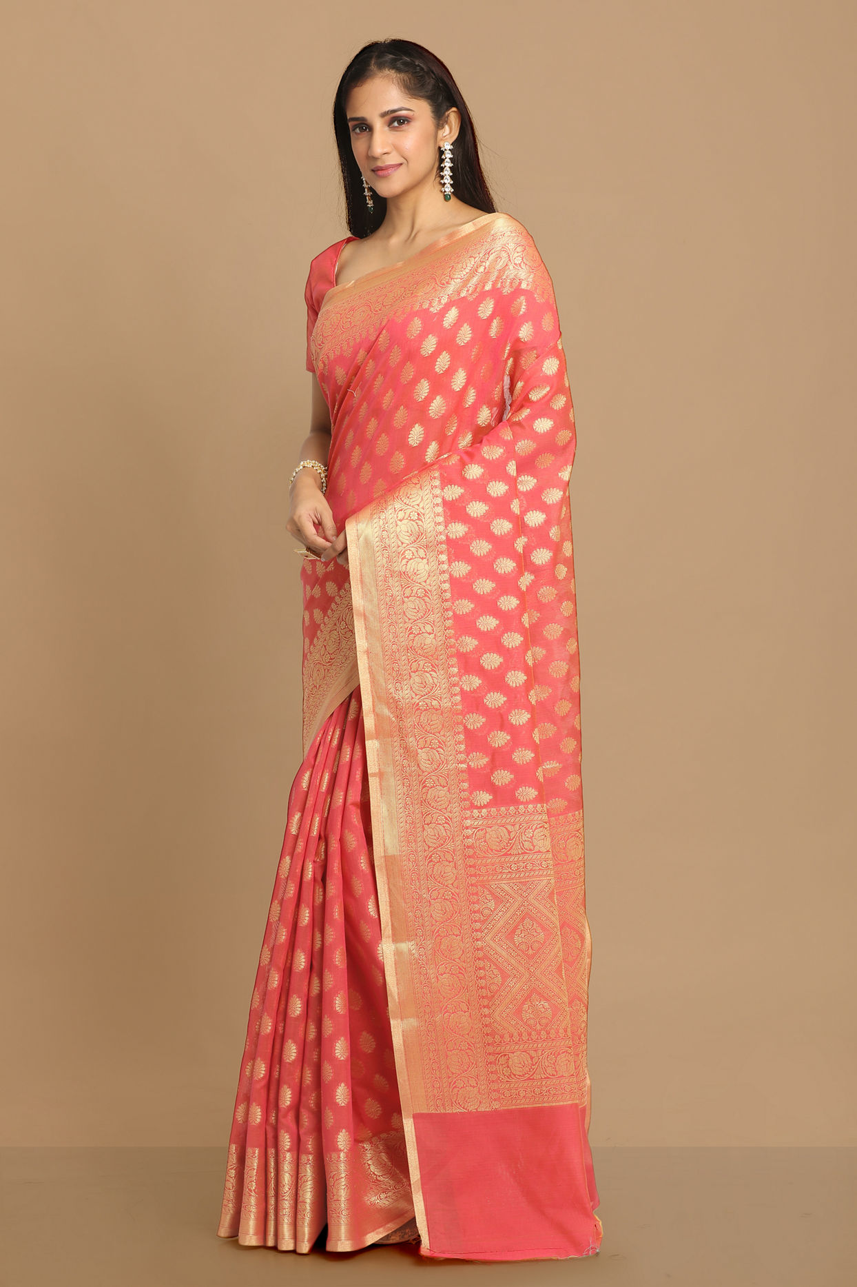 Mohey Women Pink Weaved Saree