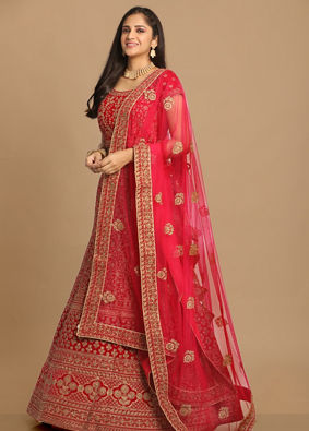 alt message - Mohey Women Graceful Embroidered Rani Lehenga image number 2