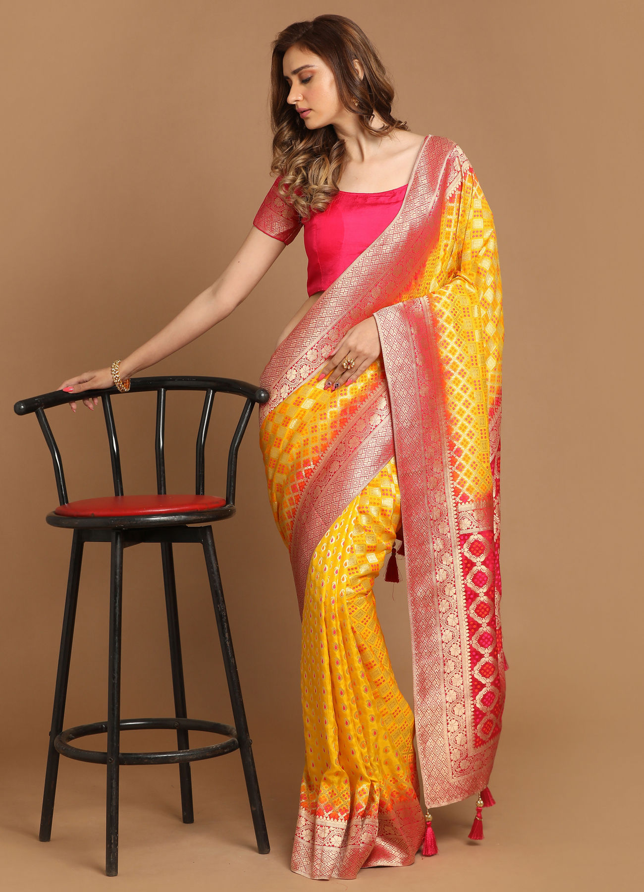Mohey Women Vibrant Mustard Yellow Saree