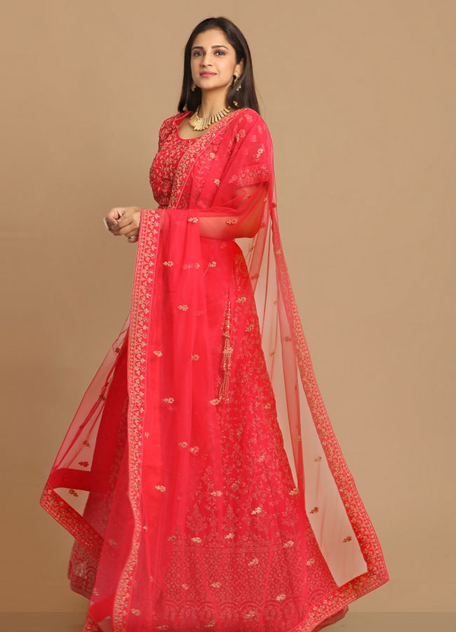 alt message - Mohey Women Ravishing Red Bridal Lehenga image number 2