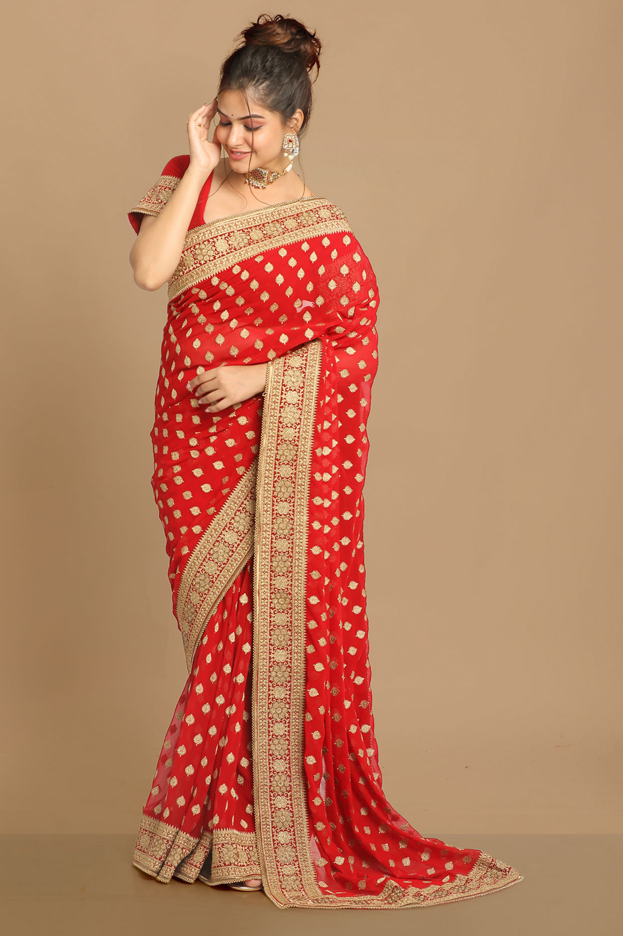 Mohey Women Ravishing Red Saree