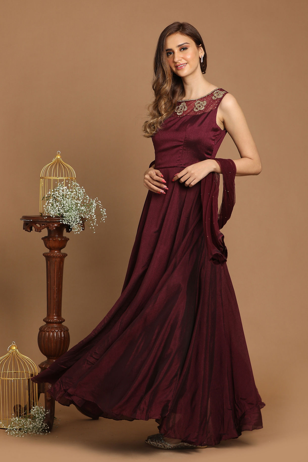 alt message - Mohey Women Impressive Wine Gown image number 2