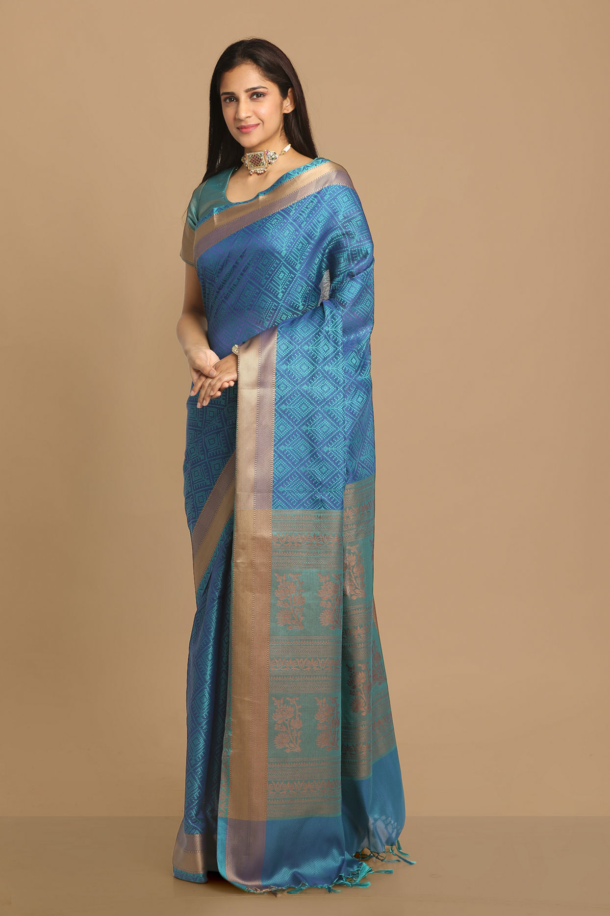 alt message - Mohey Women Glamorous Blue Designer Saree image number 4