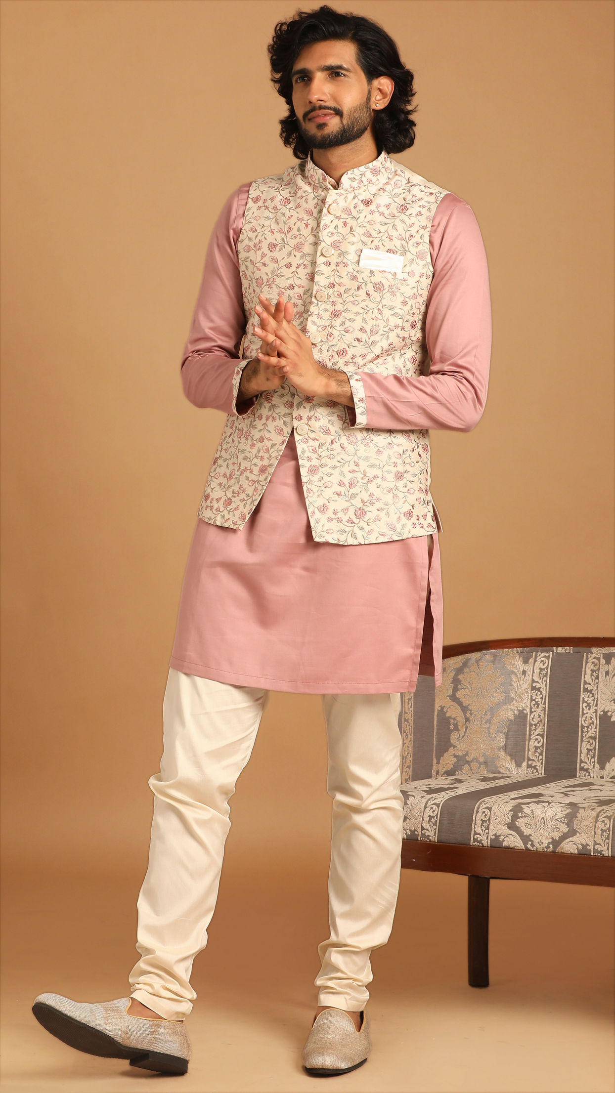 alt message - Manyavar Men Self Design Cream Kurta Jacket Set image number 1