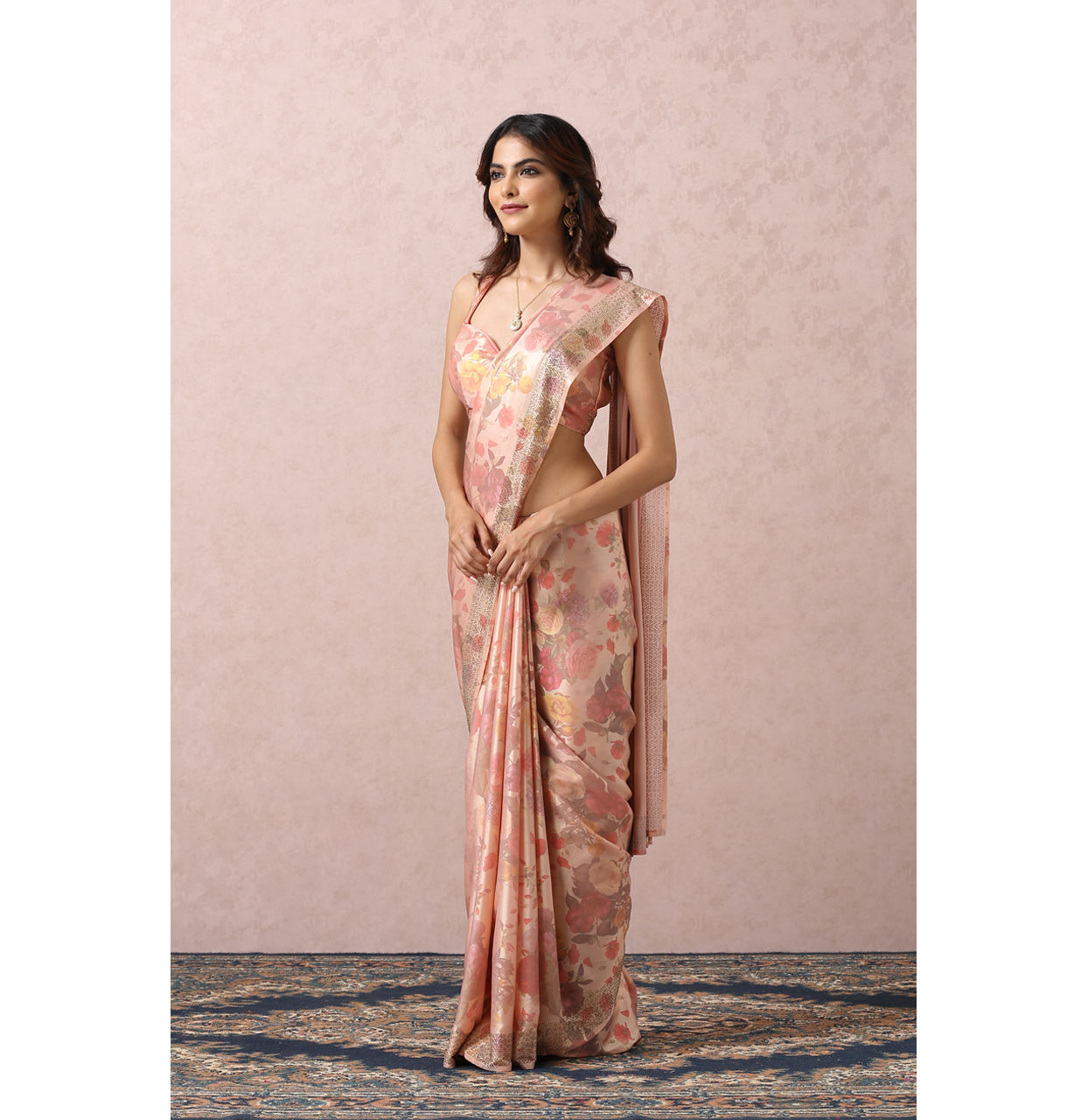 alt message - Mohey Women Pink Floral Printed Saree image number 3